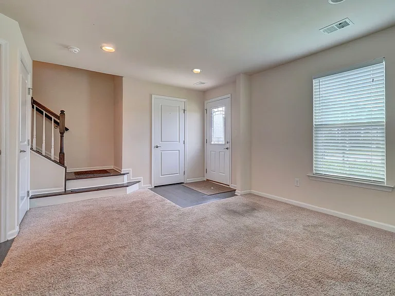 890 Olmstead St — Photo 5