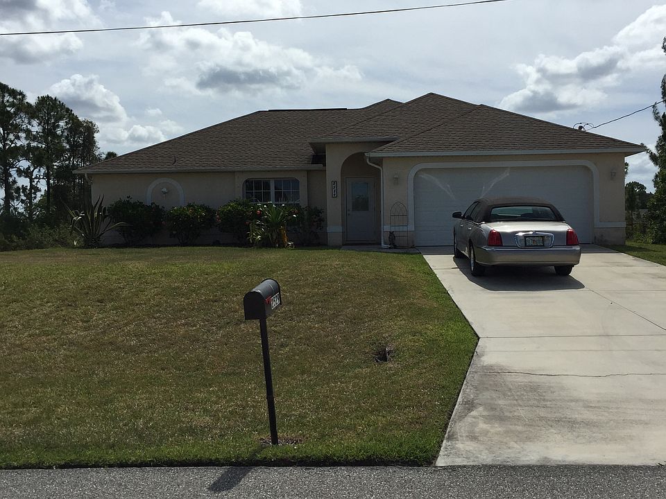 Great canal front pool home!