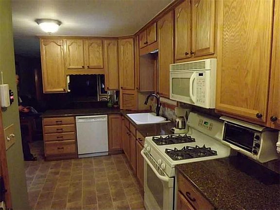 3rd image of 700 N Thomas Ln SE