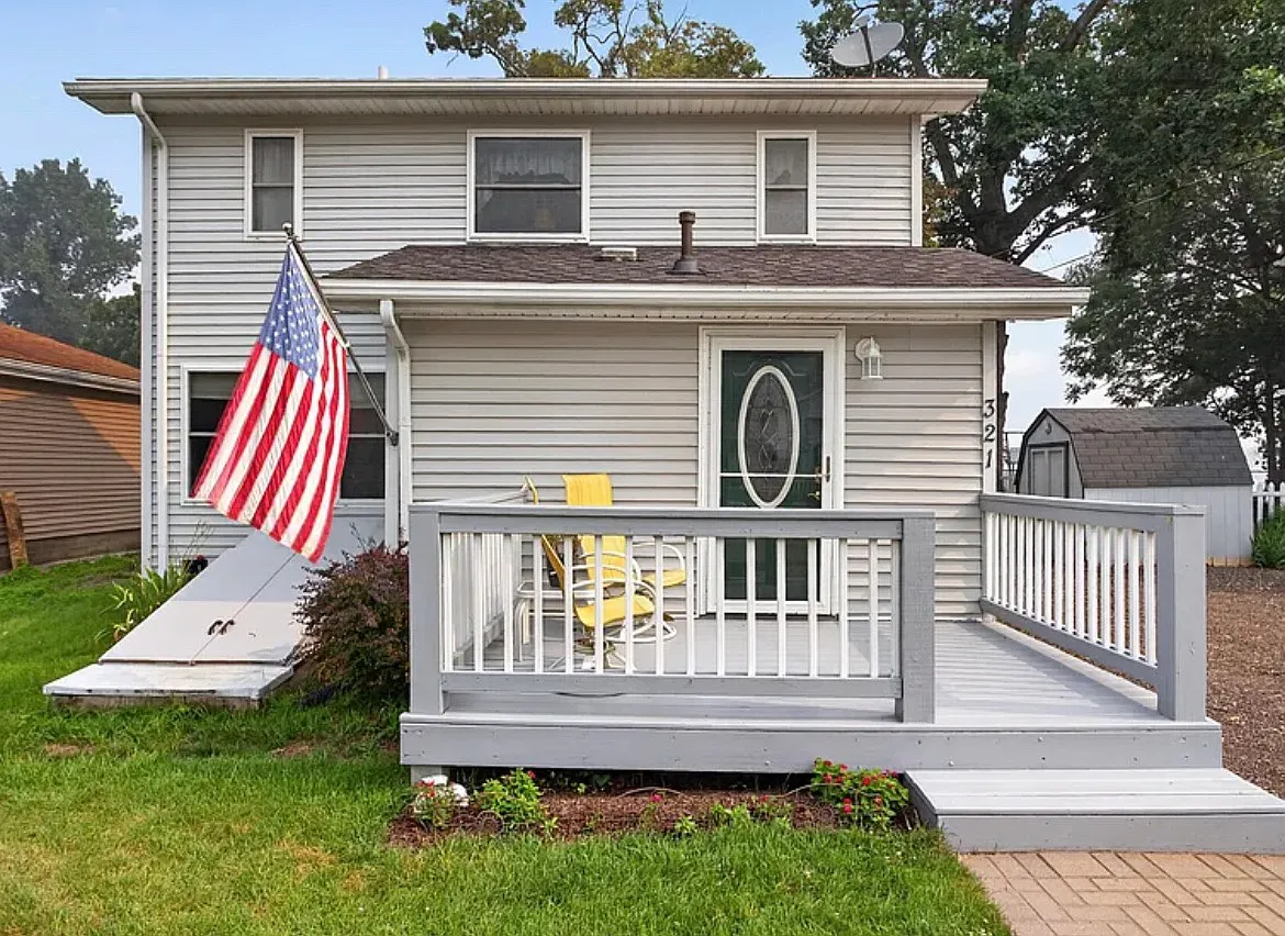 2 bed, 1326 sqft, $2,000 — Photo 1