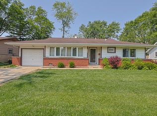 521 Edgewood Ln, Elk Grove Village, IL 60007