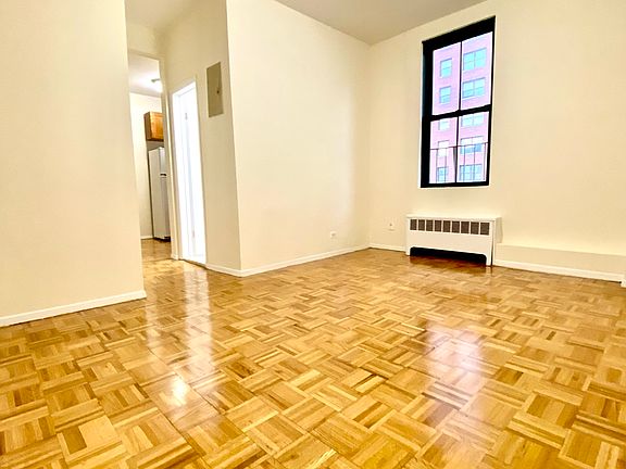 4th image of 516 E 79th St APT 6C