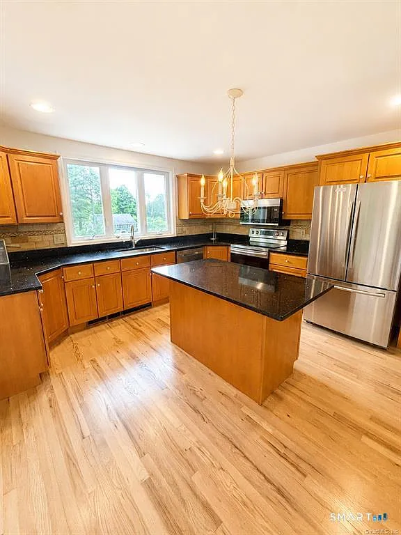 3 bed, 2265 sqft, $4,500 — Photo 4