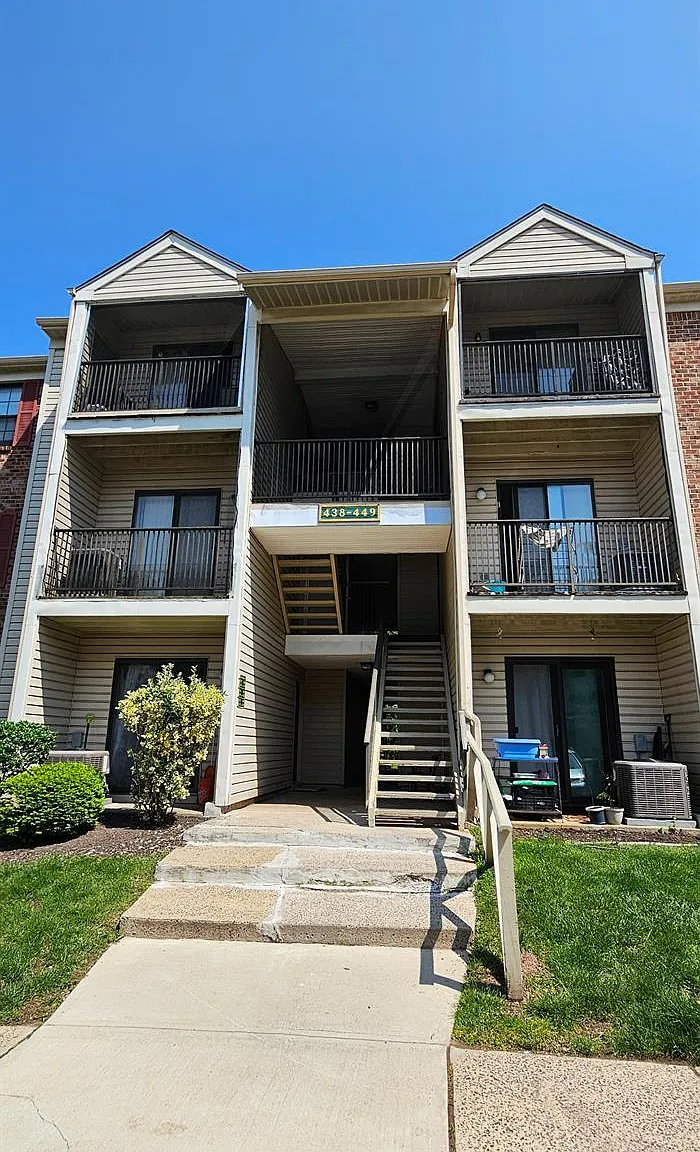 2 bed, 1.0 bath, $2,200 — Photo 1