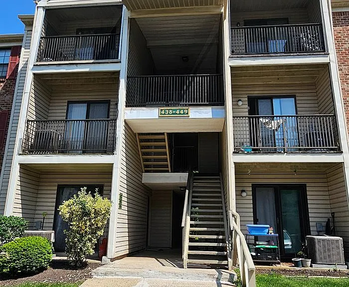 447 Lancaster Ct — Photo 1