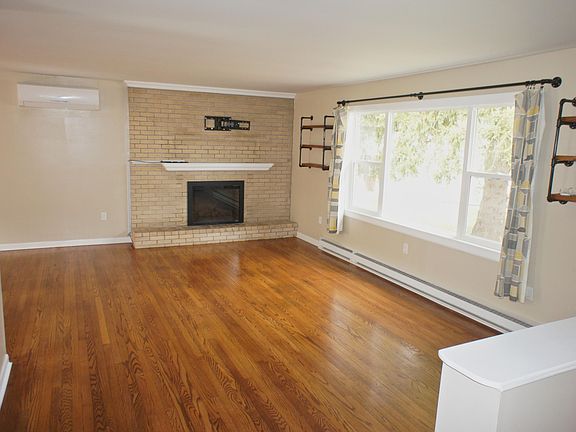 3rd image of 31 Twain Cir