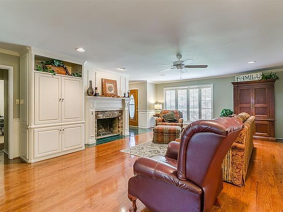 5th image of 2316 Goldenrod Ave
