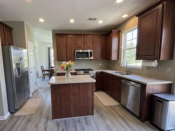 3rd image of 46095 Gooseneck Dr