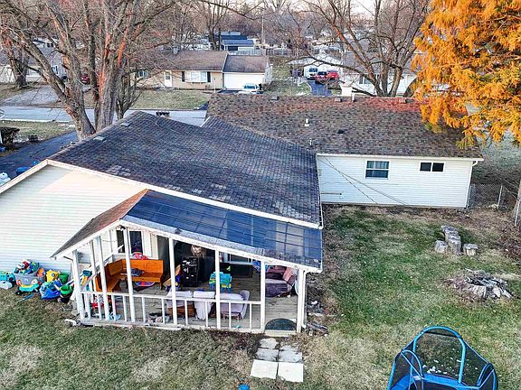 3rd image of 739 Houston Dr