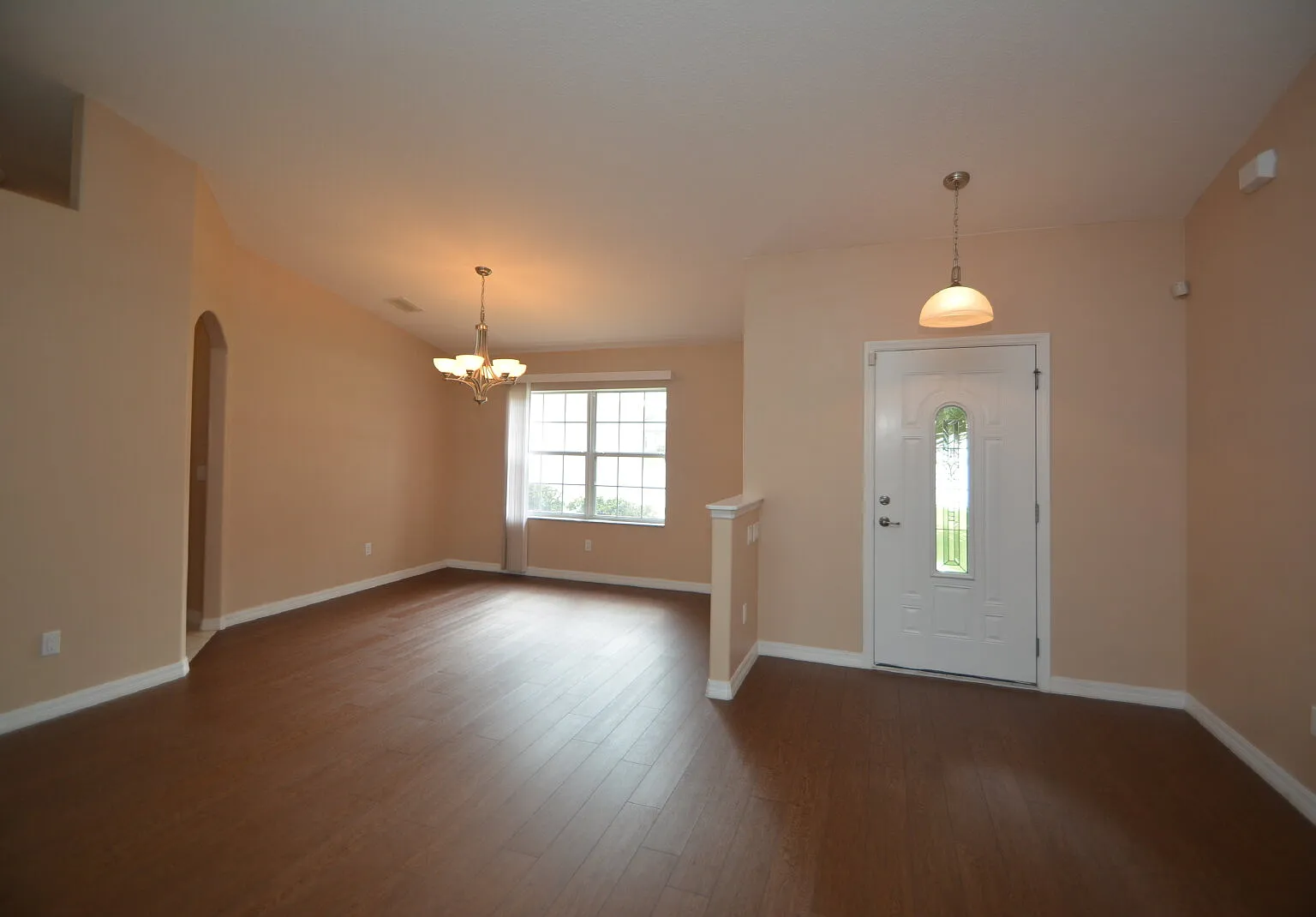 4 bed, 2.0 bath, 2076 sqft, $2,100 — Photo 3