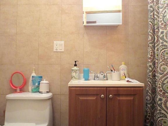 2nd image of 85 Newell St APT 1R
