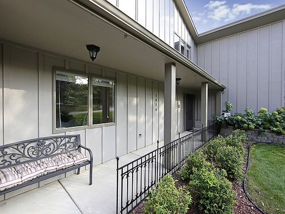 2nd image of 1856 Summit Ln