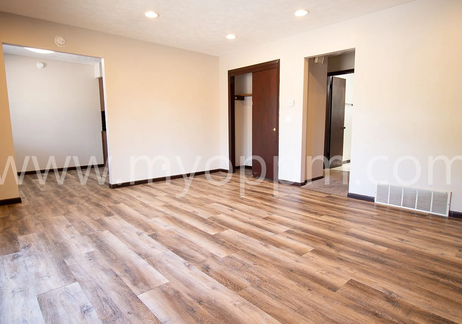 qMaple Place — Photo 1