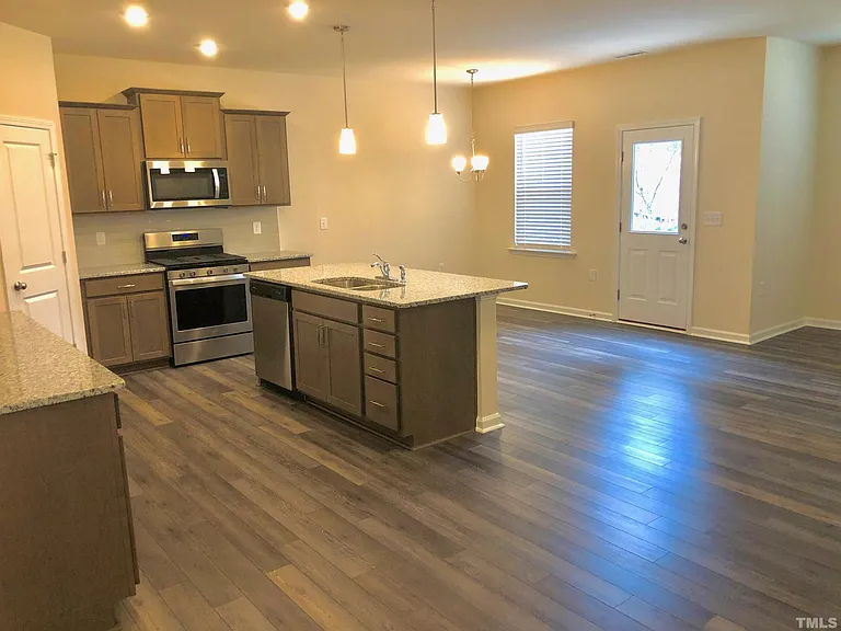 2080 Hosel Ln — Photo 6