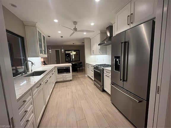 3rd image of 240 Nottingham DR