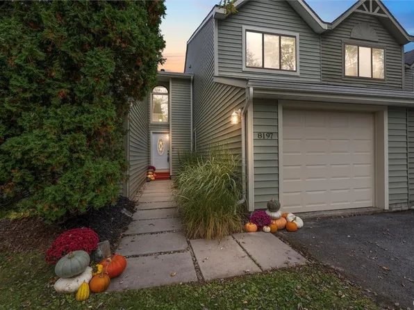 8197 Honeysuckle Dr, Liverpool, NY 13090