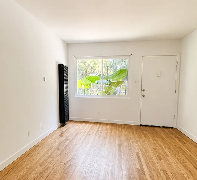 114 S Rampart Blvd #3 — Photo 2