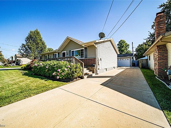 3rd image of 7432 Larkspur Dr