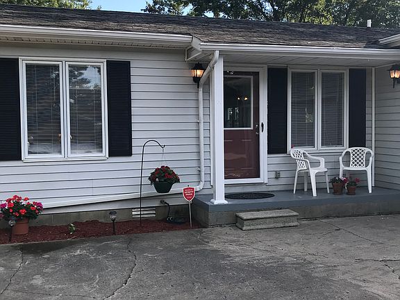 3rd image of 147 W Birch Ln