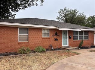 624 S 18th St, Clinton, OK 73601