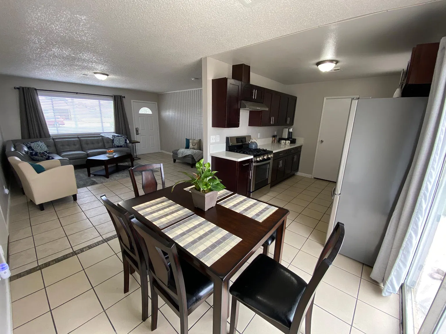 3 bed, 1100 sqft, $3,900 — Photo 4