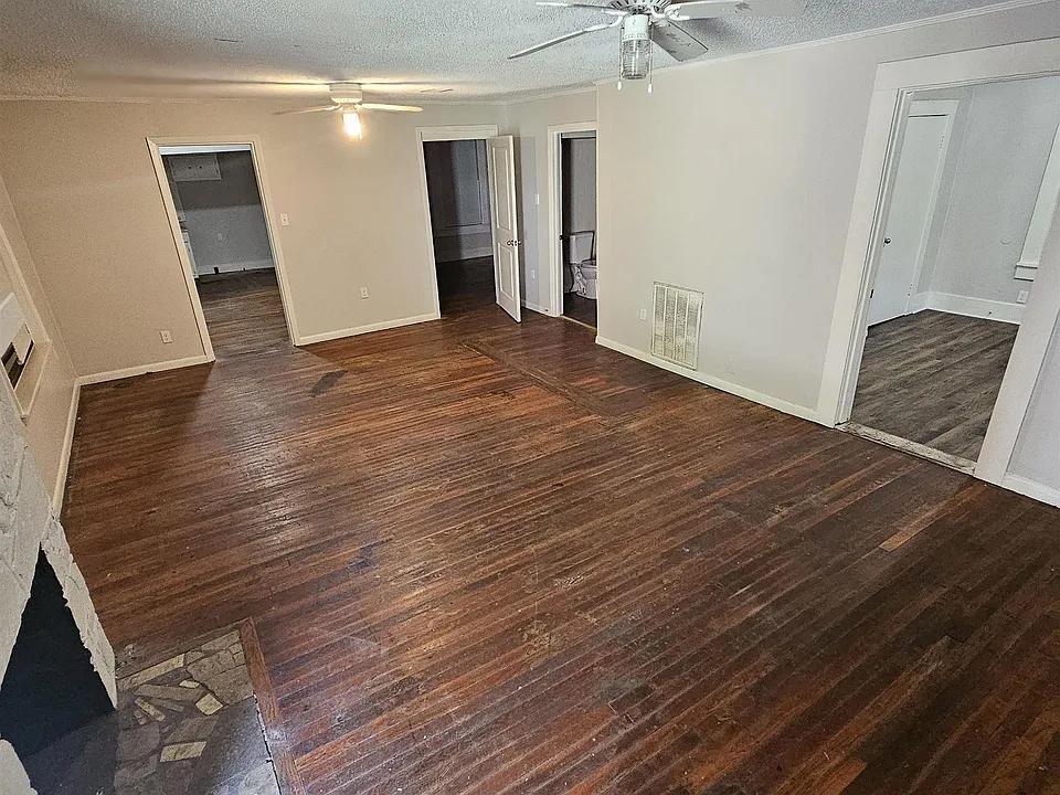 800 W 22nd St