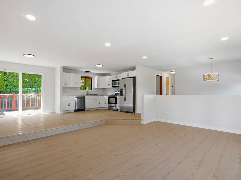 2719 NE 4th Ct — Photo 3