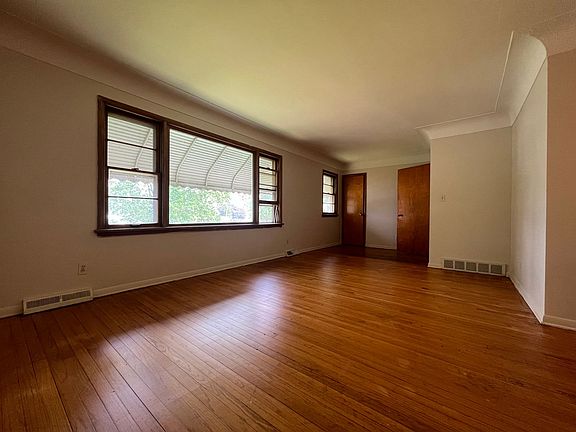 3rd image of 26200-26202 Lakeshore Blvd #D851541b0