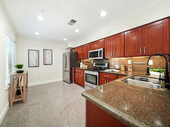 4th image of 807 Destiny Ln