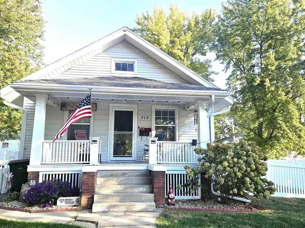 316 W 10th St, Wahoo, NE 68066