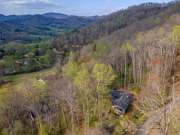 642 Franklin Farm Rd, Franklin, NC 28734 | MLS #26036326 | Zillow