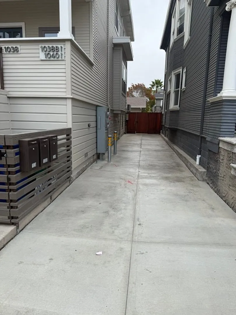Magnolia - East — Photo 2