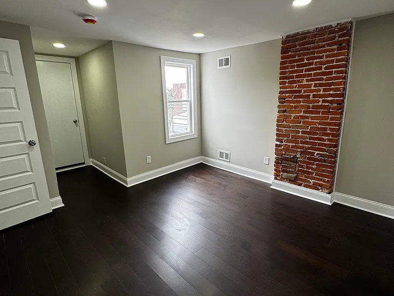 814 N Adams St #3 — Photo 13