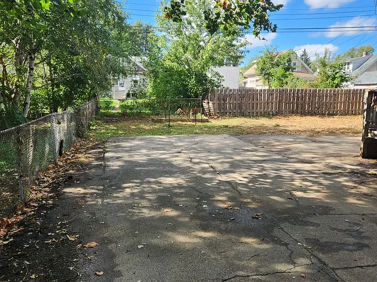 6010 Florence Blvd — Photo 44