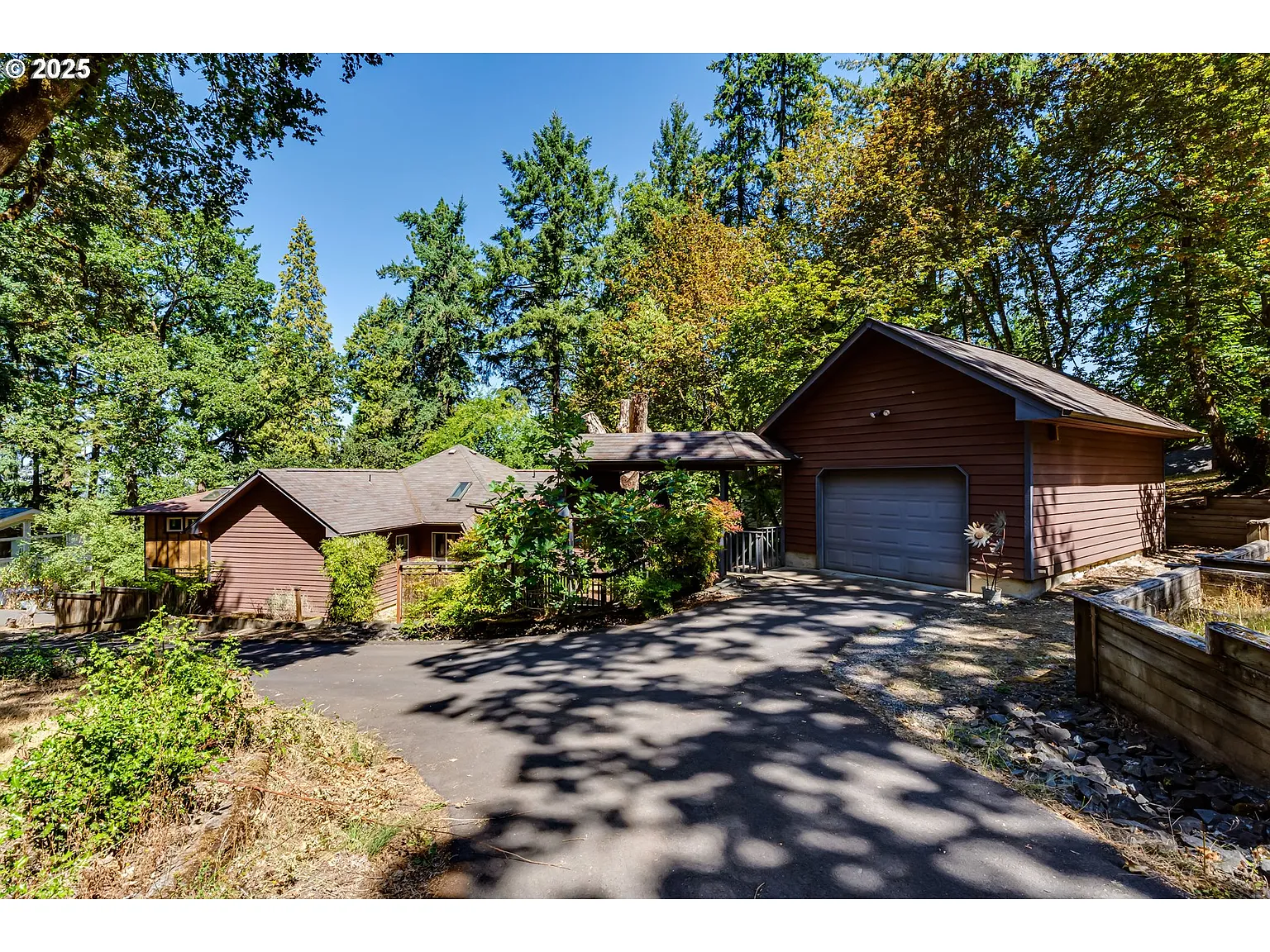 1140 Fir Ln photo 1