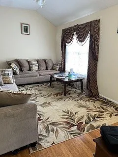 4 bed, 2.5 bath, 2887 sqft, $2,600 — Photo 4