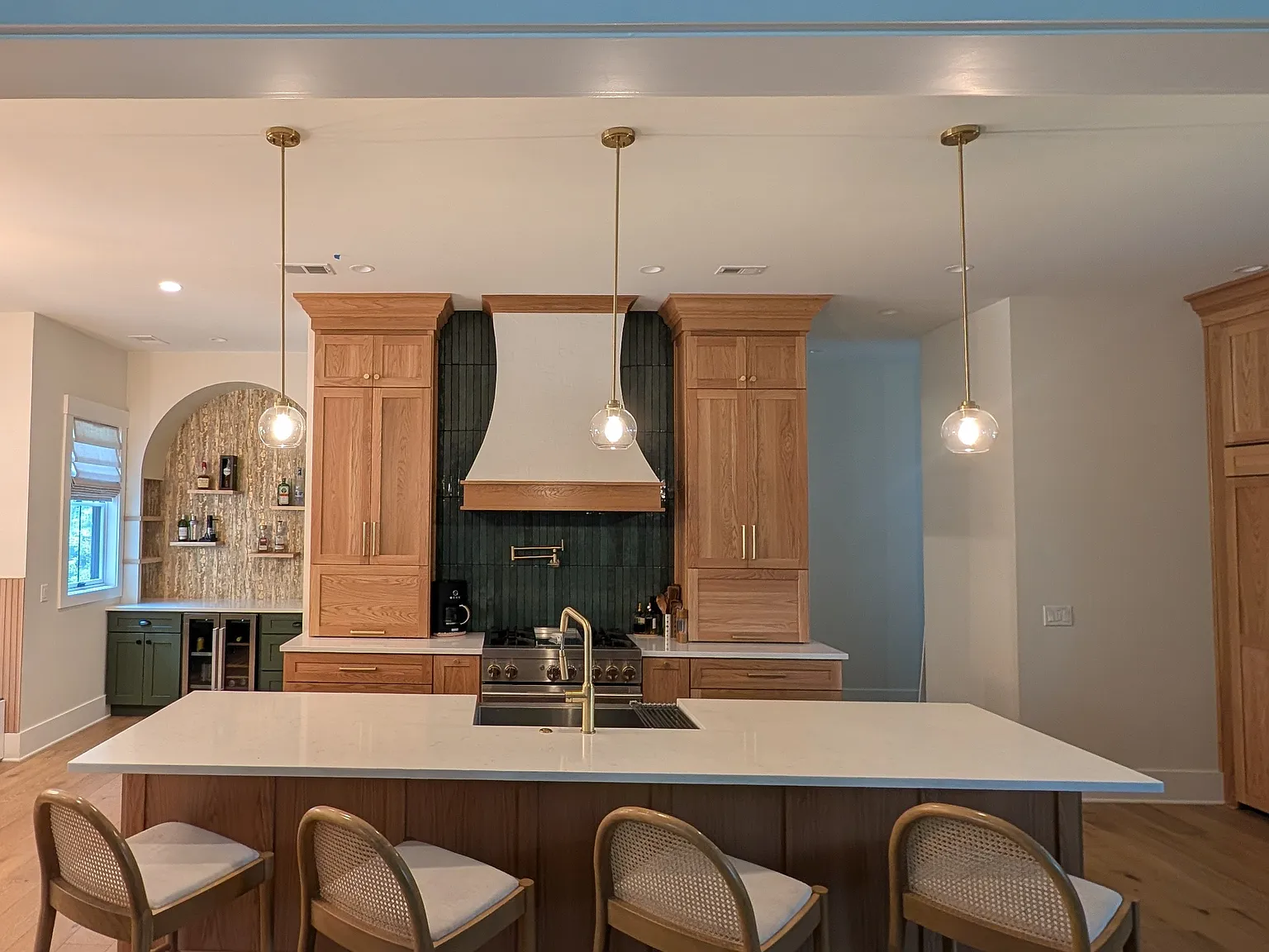 4 bed, 3.5 bath, 2900 sqft, $7,000 — Photo 2