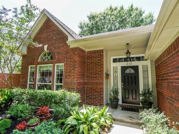 210 Rolling Plains Dr, Sugar Land, TX 77479