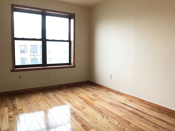 3rd image of 2421 27th St #4B