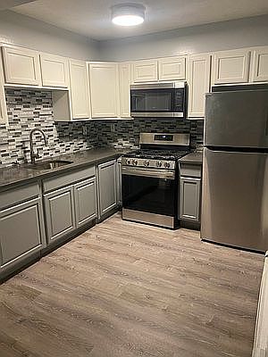 2nd image of 108 Hull St Floor 1