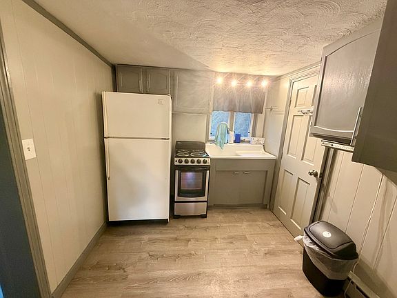 4th image of 1645 Westover Rd #1A