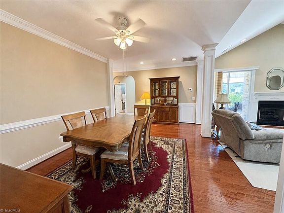 5th image of 2613 Saintsbury Dr