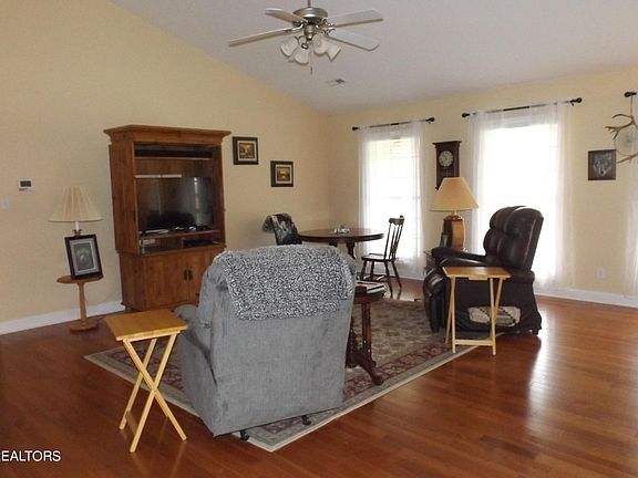 5th image of 1114 Peterson Ln