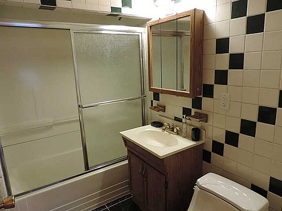 3rd image of 14 Greenwood St