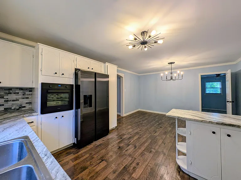 107 W Cooper St — Photo 16