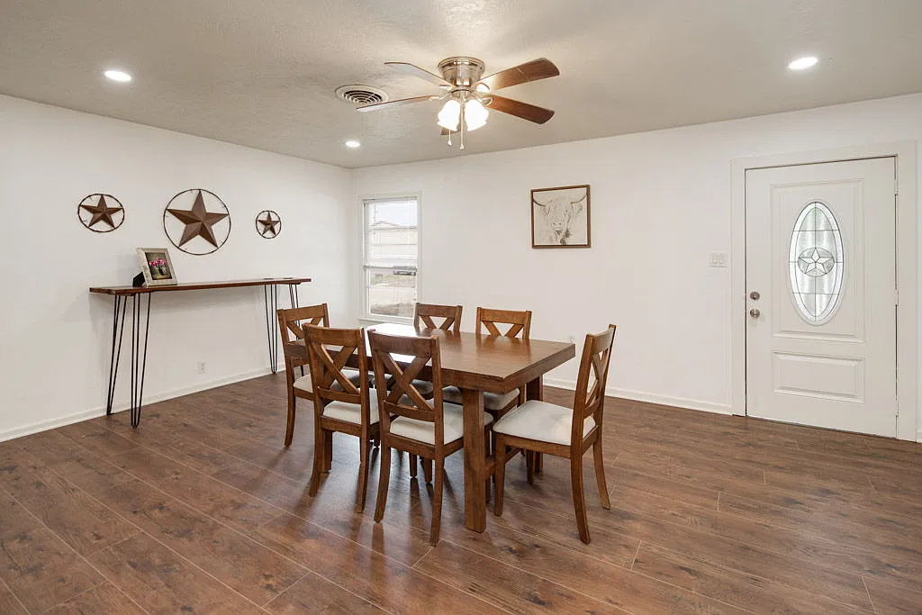 4 bed, 1992 sqft, $3,250 — Photo 4