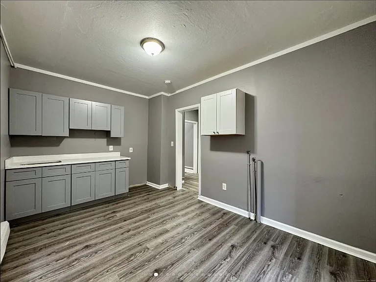 1100 E Main St — Photo 3