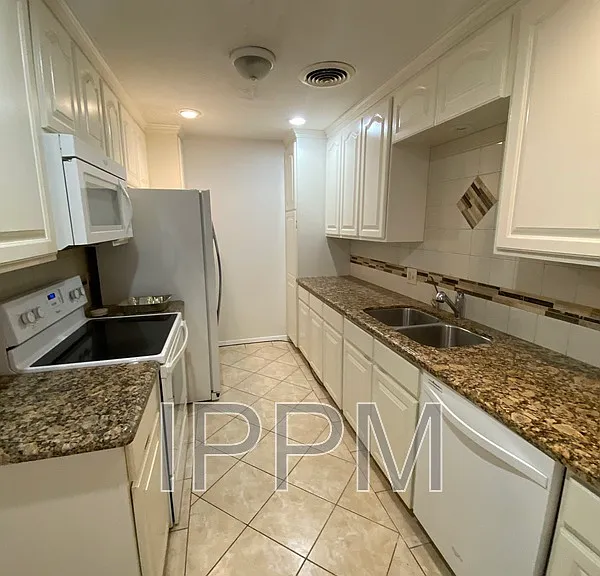 1500 Palm Valley Dr #12 — Photo 8