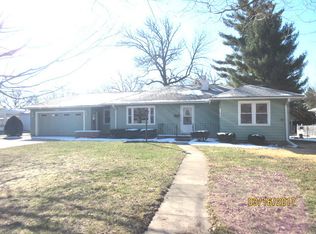 1122 Park Ln, Dixon, IL 61021
