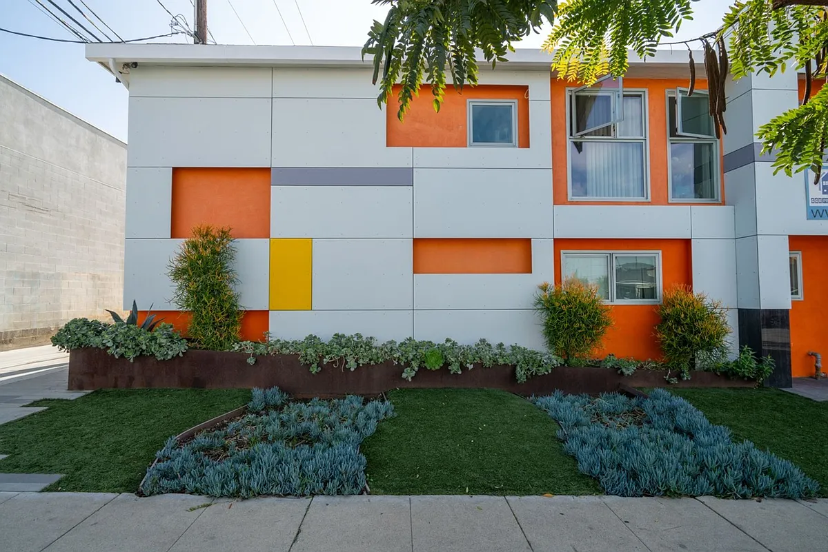 Building Photo - 210 E 29th St